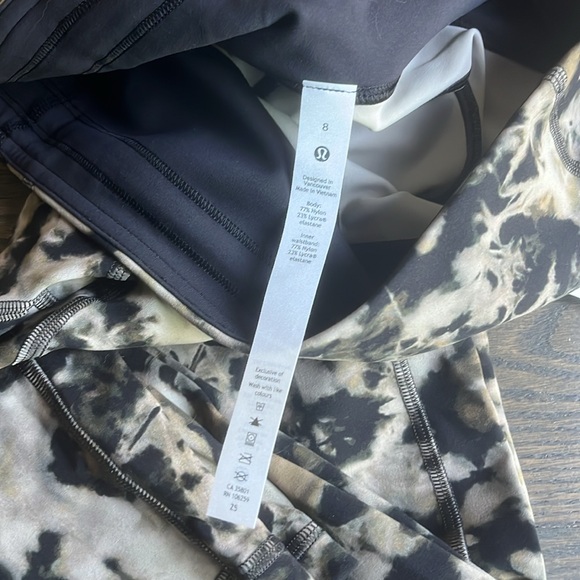 Lululemon Invigorate HR Tight 25” (8) - Picture 3 of 4